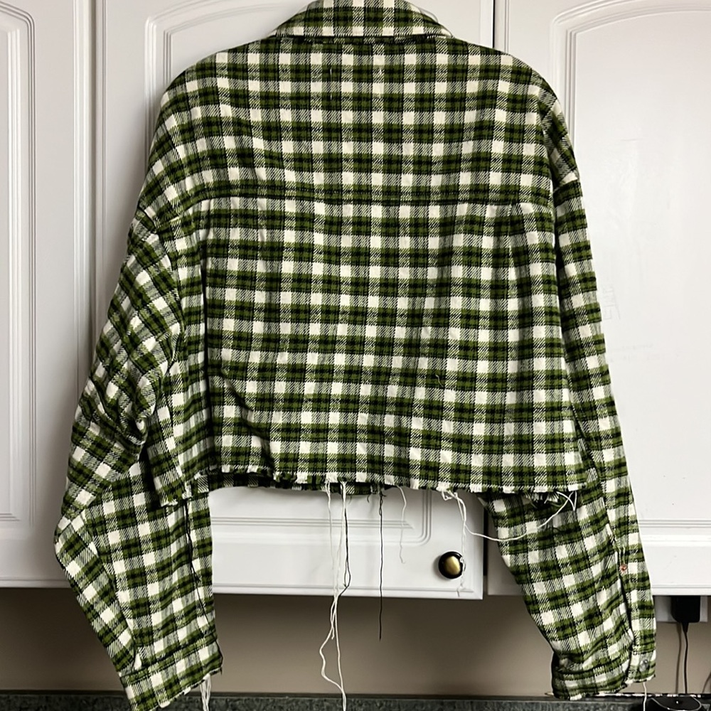BDG Urban Outfitters
Cropped jacket
Size: M
Color: olive green/White/black. - Picture 2 of 2
